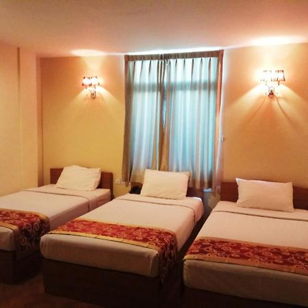 Pleasure View Hotel Янгон Экстерьер фото
