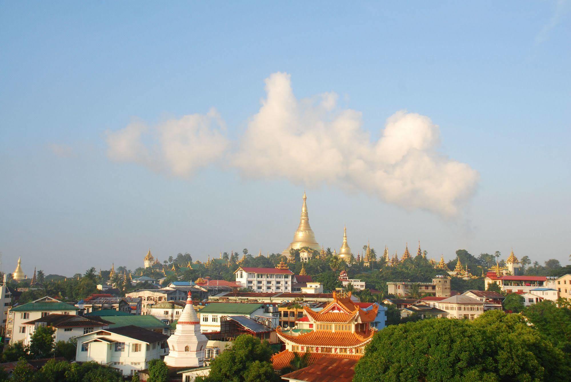 Pleasure View Hotel Янгон Экстерьер фото