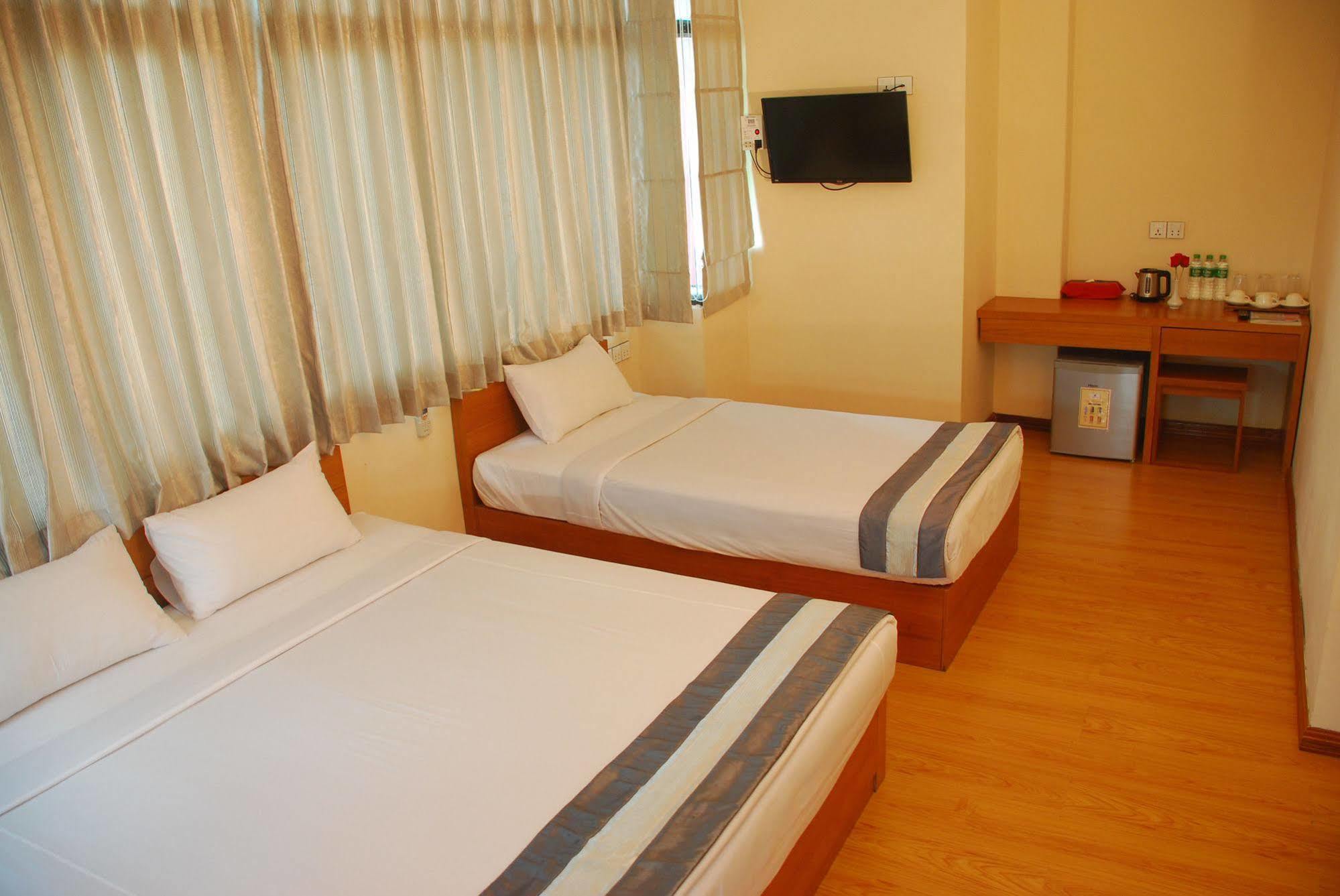 Pleasure View Hotel Янгон Экстерьер фото