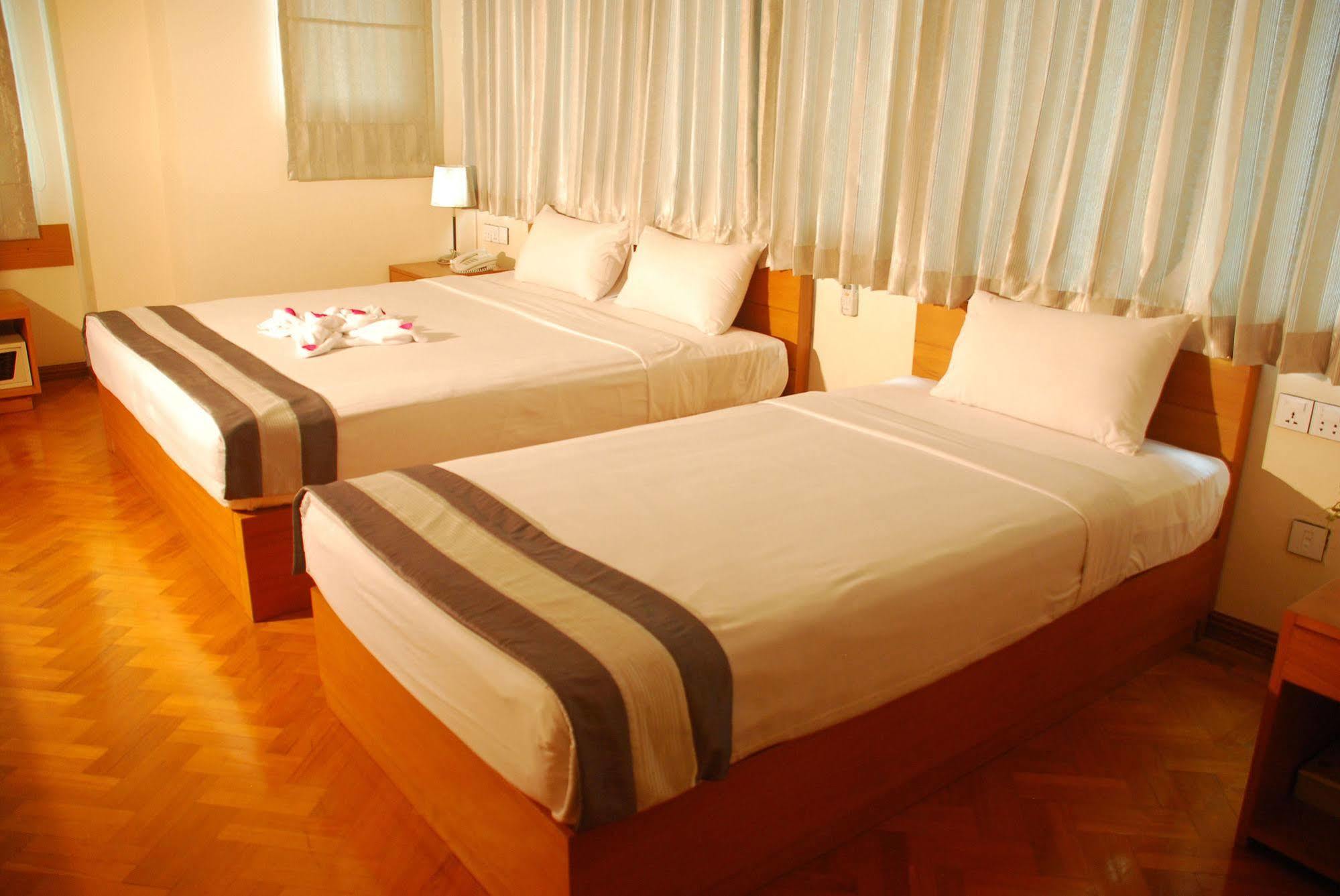 Pleasure View Hotel Янгон Экстерьер фото