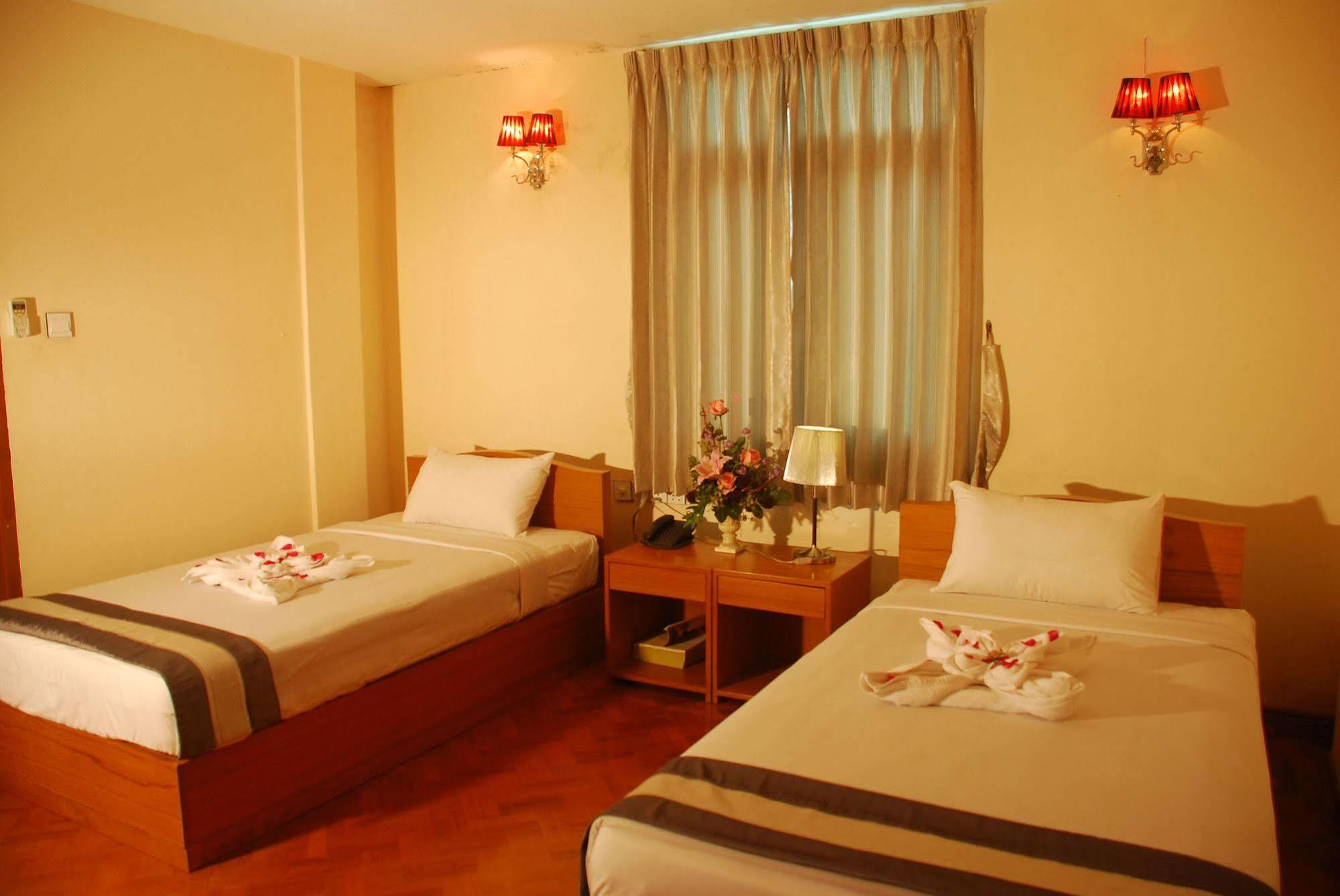 Pleasure View Hotel Янгон Экстерьер фото