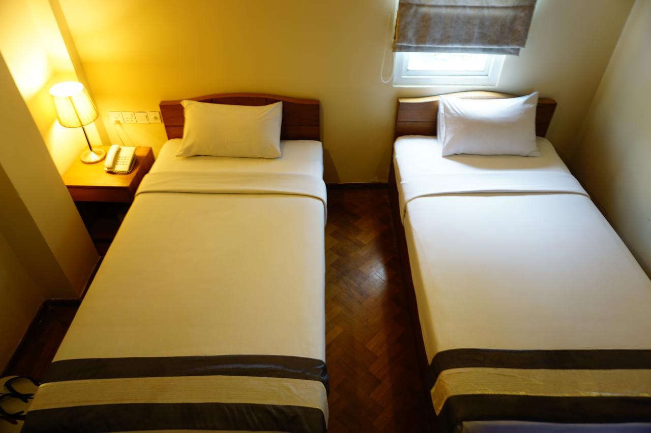 Pleasure View Hotel Янгон Экстерьер фото