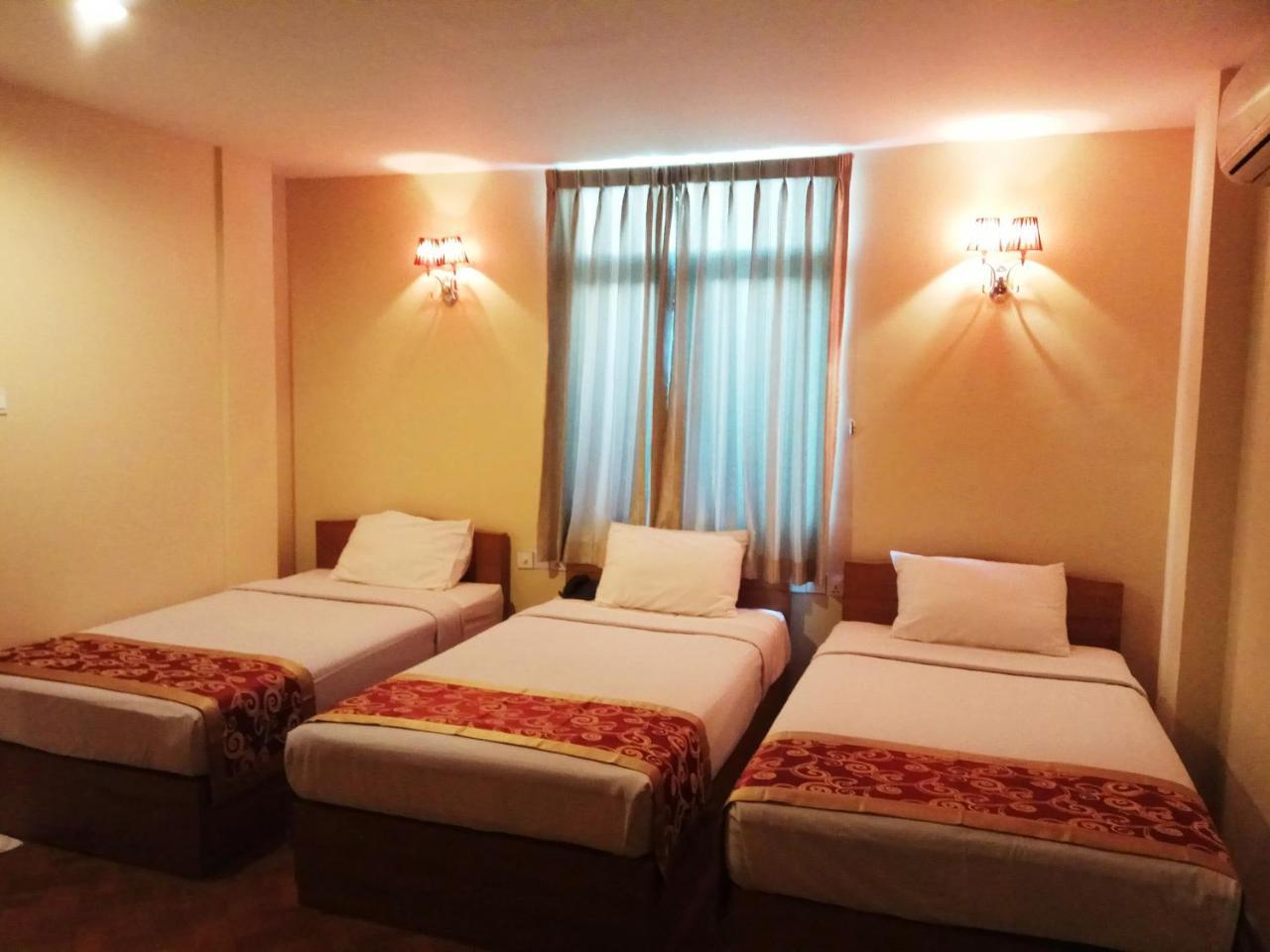 Pleasure View Hotel Янгон Экстерьер фото