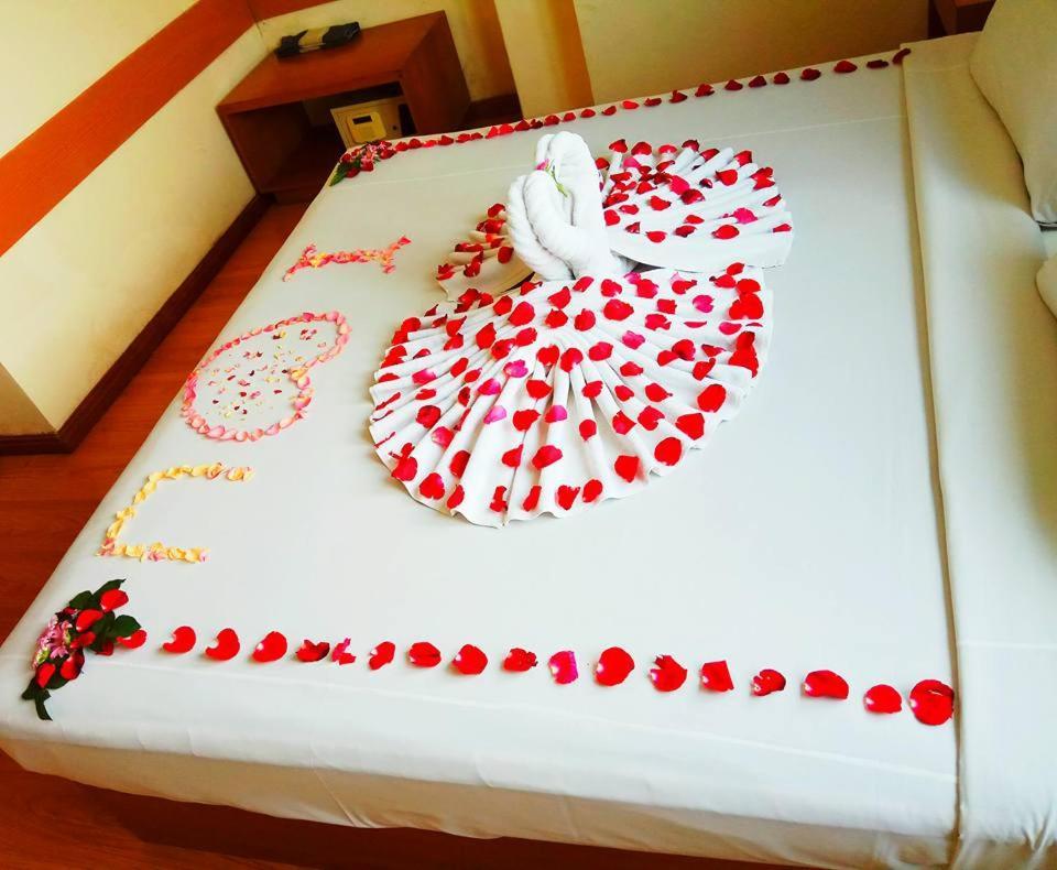 Pleasure View Hotel Янгон Экстерьер фото