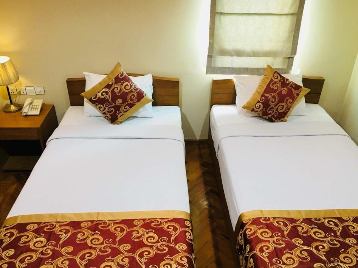 Pleasure View Hotel Янгон Экстерьер фото